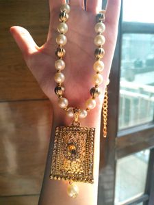 Elegant Pearl & Gold Necklace