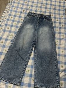 Trendy Wide-Leg Blue Wash Jeans