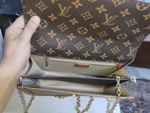 Louis Vuitton Handbag - First Copy