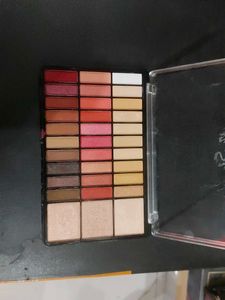 Color Studio Eyeshadow &amp; Highlighter Palette