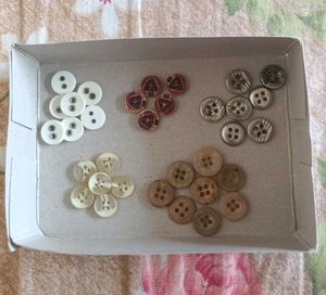 109 pieces of Assorted Craft Buttons