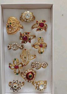Set of 8 gold plated rings