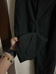 Chic Black Wide-Leg Trousers