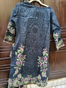 Elegant Black Kurta with Floral Embroidery