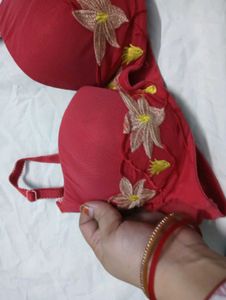 Red pedded 💛Embroidered Bra