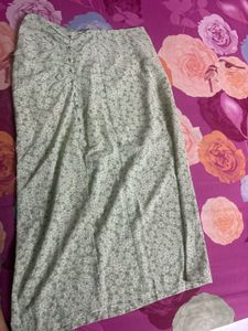 Slit skirt with button details