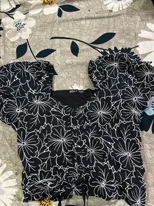 Black colour crop top V
