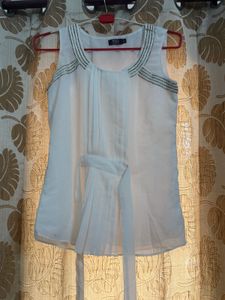 Elegant White Sleeveless Blouse