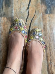 Embellished mojaris flats