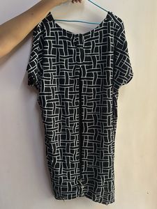 Stylish Black &amp; White Graphic Print Tunic Top