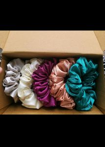 Combo Of Scrunchies And Buttefly Clips