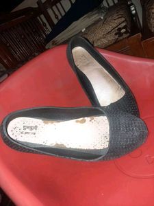 Black Rubber Flat Bellies