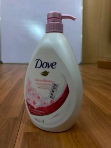 Dove Sakura Blossom Body Wash