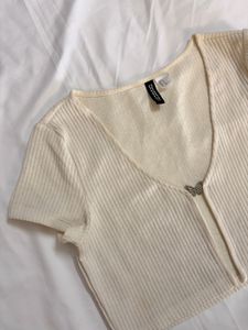 ✨SALE✨White Ribbed Butterfly Clasp Top