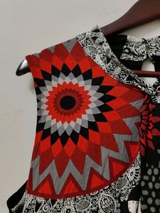 Unique Sleeveless Printed Blouse
