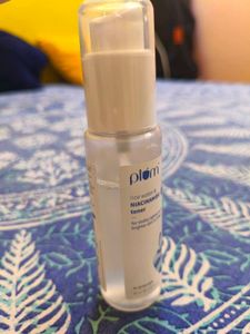 Hydrating Face Serum Bottle