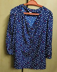 Chic Navy Blue Heart Print Top
