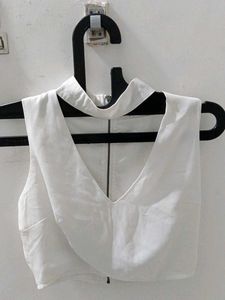 Chic White Cropped V-Neck Top