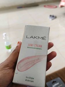 Lakme Lumi Cream - Moisturiser with Highlighter
