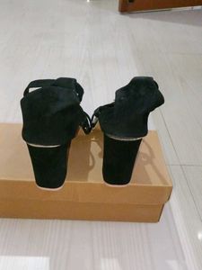 Stylish Black Strappy Heels