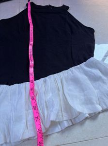 Chic Black &amp; White Ruffled Top