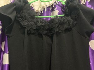 Elegant Black Mermaid Dress with Ruffle Neckline