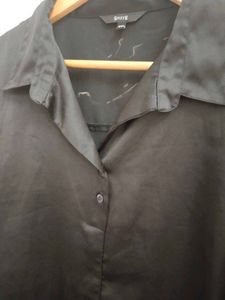 Black Short Sleeve Silk  Button-Up Top
