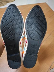 Women Sandal N Beelies