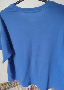 Men's Blue T-Shirt with Wave Graphic unisex