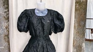 I. Black Puff Sleeve Textured Dress