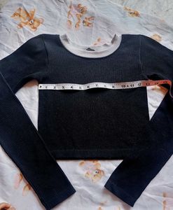 Stylish Cropped Ribbed Knit Top