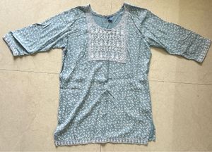 Embroidered Blue Floral Short Kurti🔷