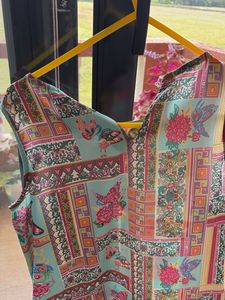Vibrant print Sleeveless Dress with pock