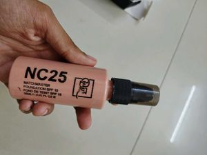 makeup kit ( foundation, primer and loose powder)