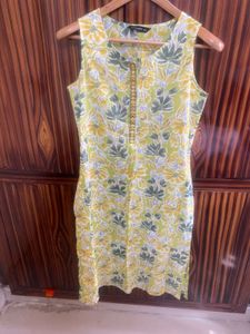 Floral Print Sleeveless Kurta