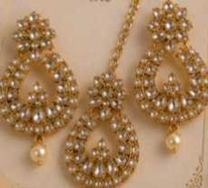 Exquisite Kundan &amp; Pearl Maang Tikka Set