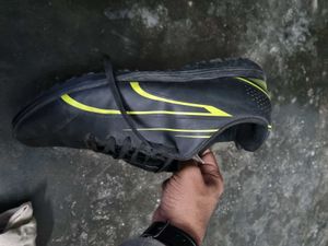 puma Men's  turf shoesBlack & Neon Soccer Cleats