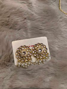 Elegant Kundan Necklace &amp; Earring Set
