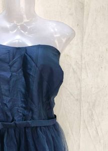 Elegant Navy Blue Strapless Tulle Gown