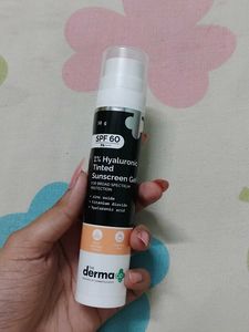The Derma Co. 1% Hyaluronic Tinted Sunscreen Gel
