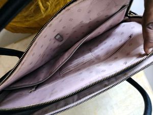 Kate Spade brand Stylish Black Leather Handbag