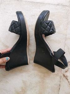 Stylish Black Quilted Sandals and tshirts