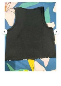 Graphic Print Sleeveless Top