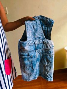 girl denim skirt