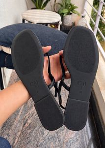 Chic Black Flat Sandals