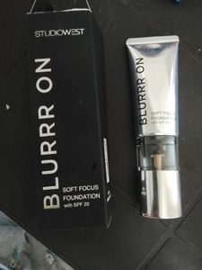 StudioWest Blur On Foundation SPF 20
