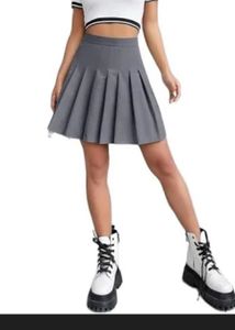 gray skirt