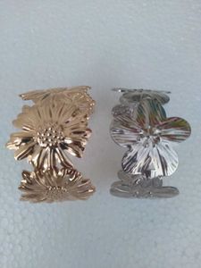 Chic Flower Design Bangles