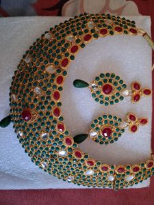 Exquisite Kundan Necklace & Earrings Set