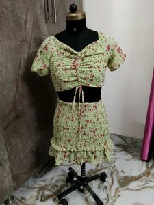 Floral Print Crop Top &amp; Skirt Set